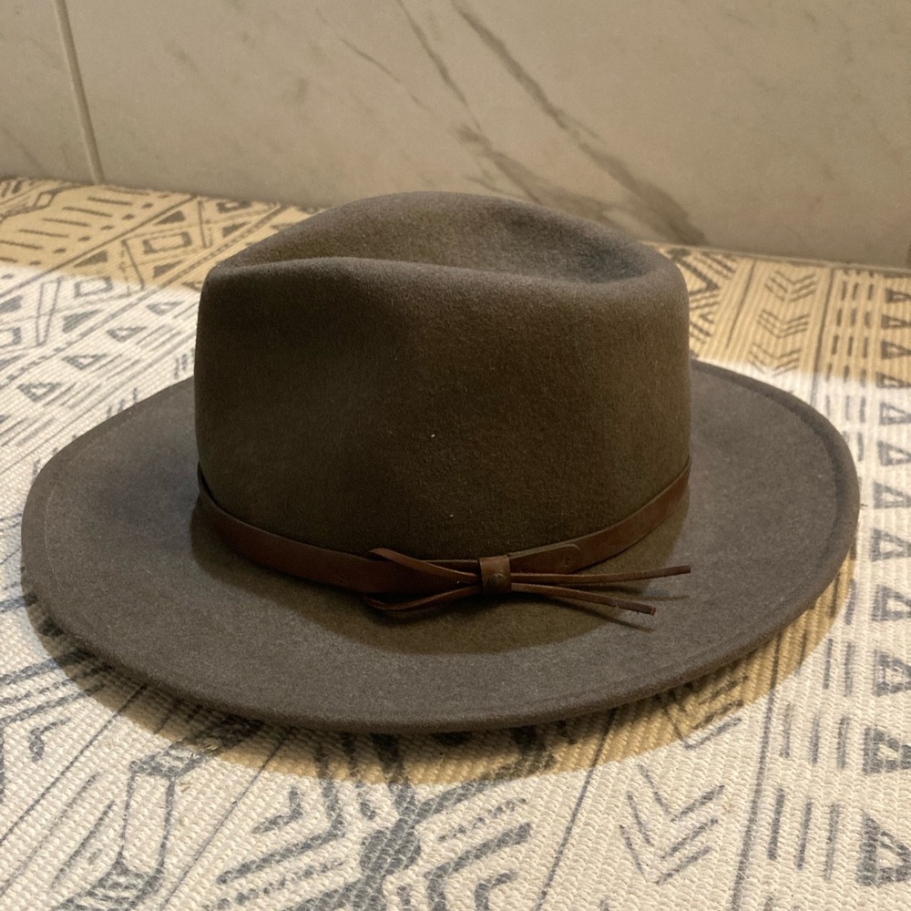 Dorfman Pacific USA wool Aussie hat in a loden brown color with a leather band M